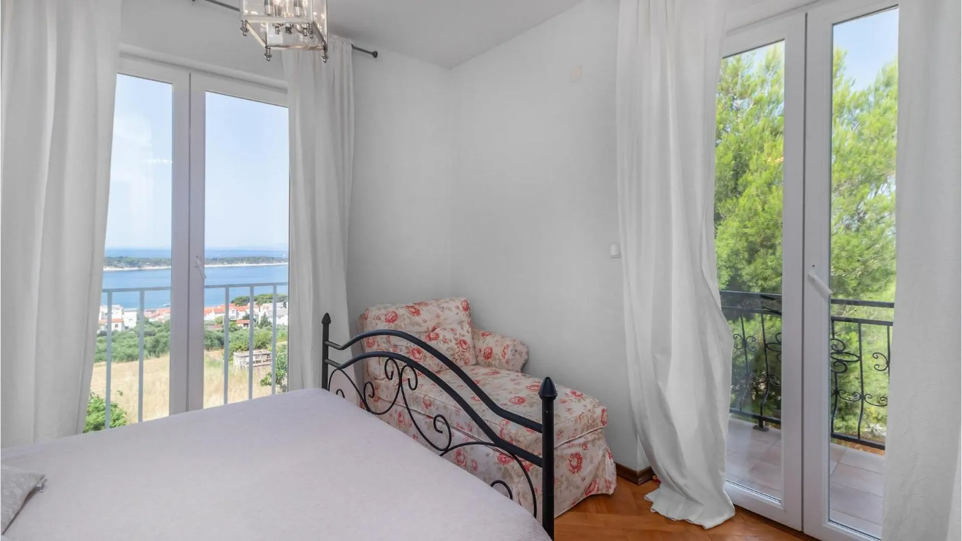 Lovely Apartment In Rab With House Sea View Palit 克罗地亚