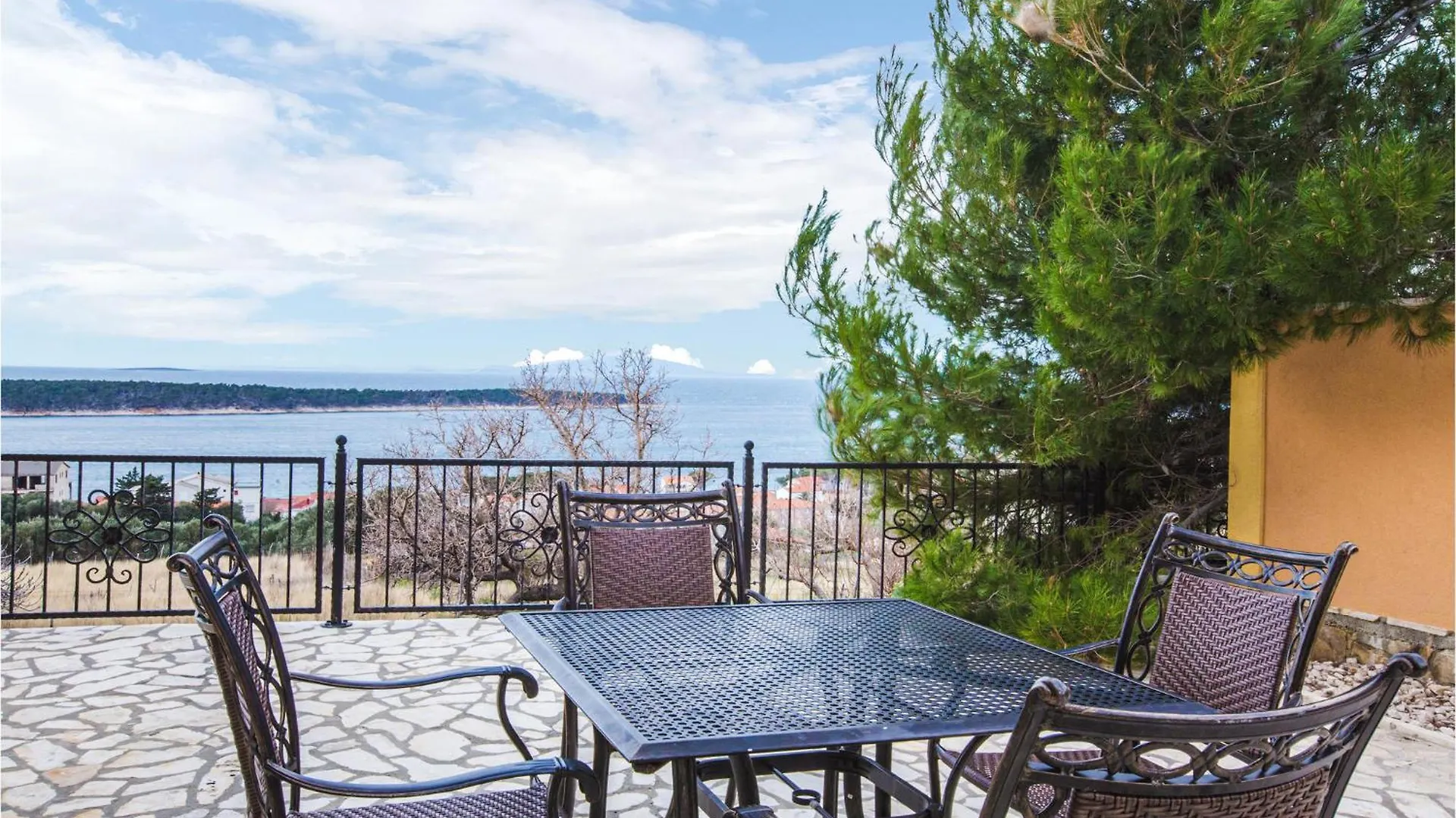 Lovely Apartment In Rab With House Sea View Palit