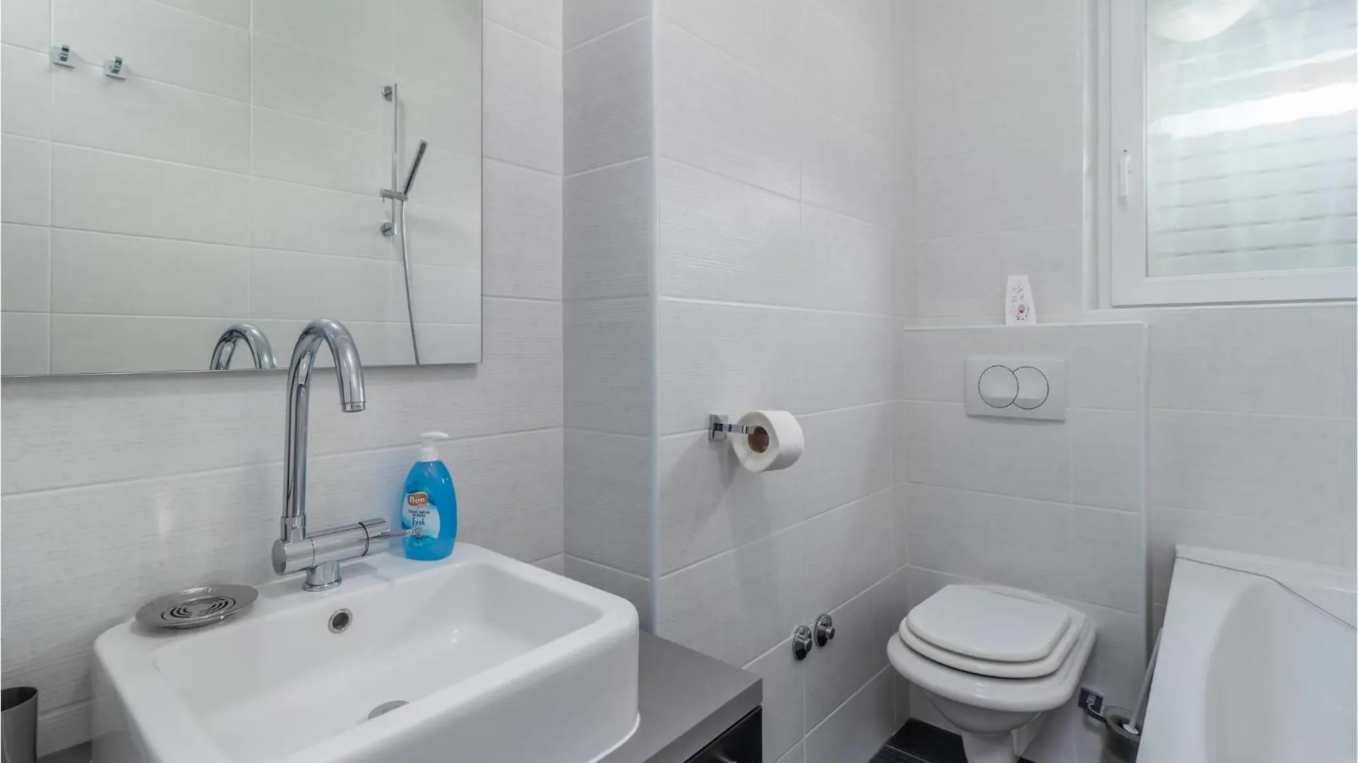 Lovely Apartment In Rab With House Sea View Palit 克罗地亚