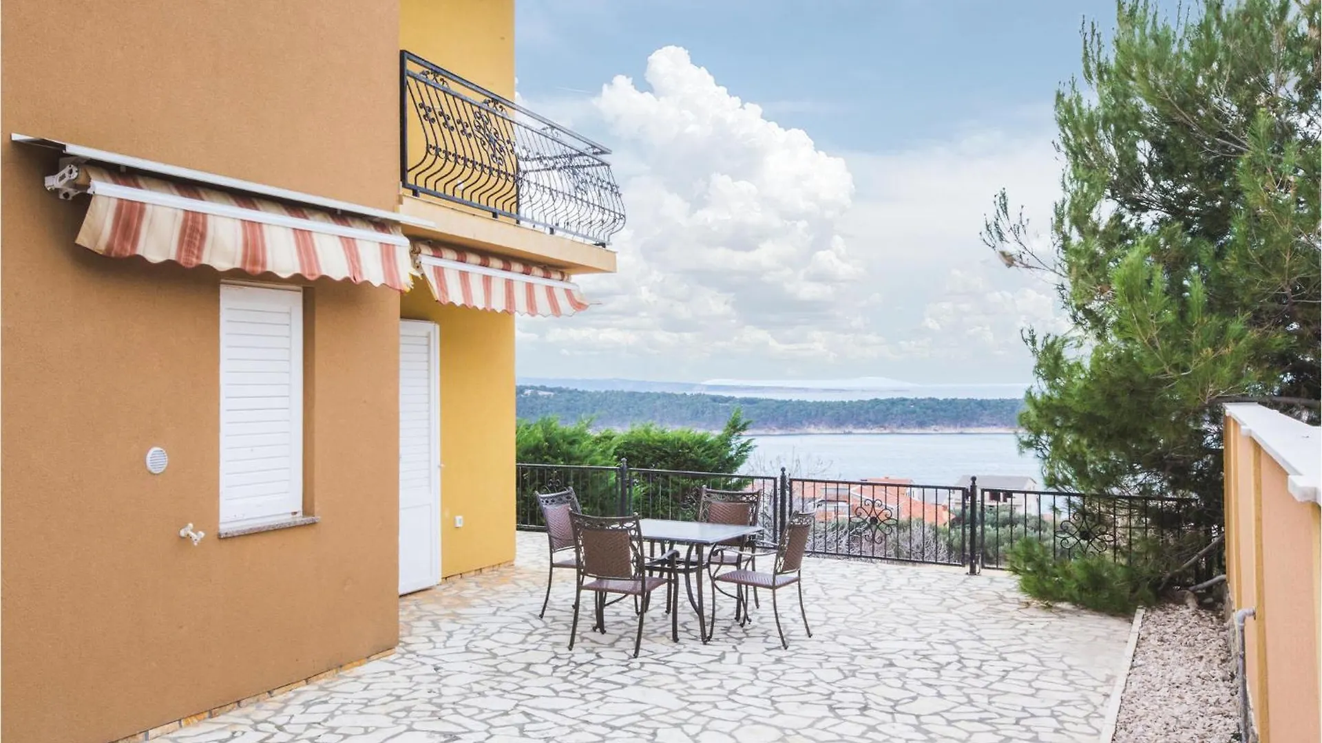 Lovely Apartment In Rab With House Sea View Palit