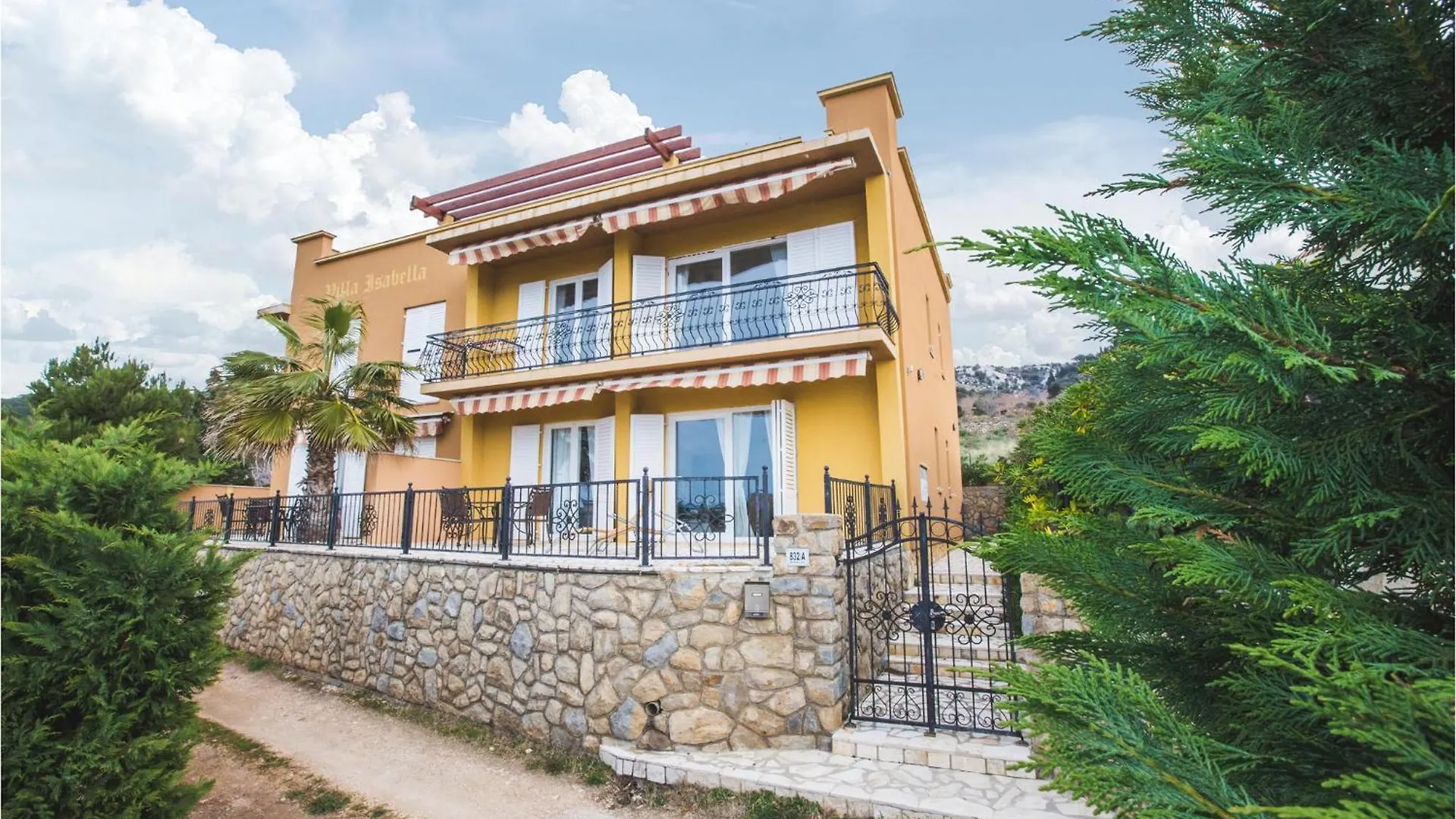 Lovely Apartment In Rab With House Sea View Palit