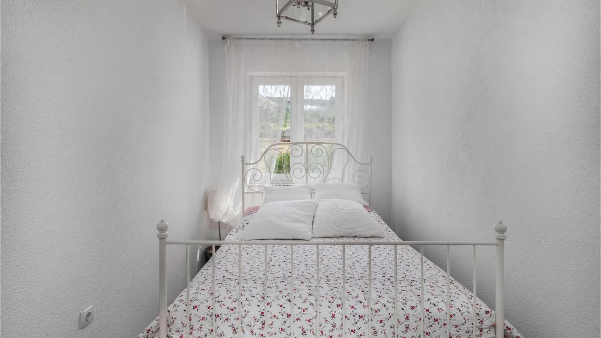 Lovely Apartment In Rab With House Sea View Palit